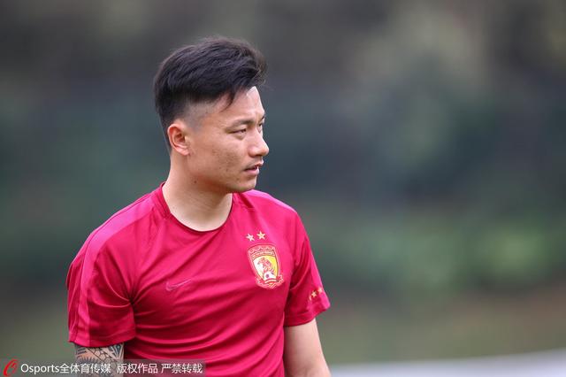 淫乱房仲俏同事2